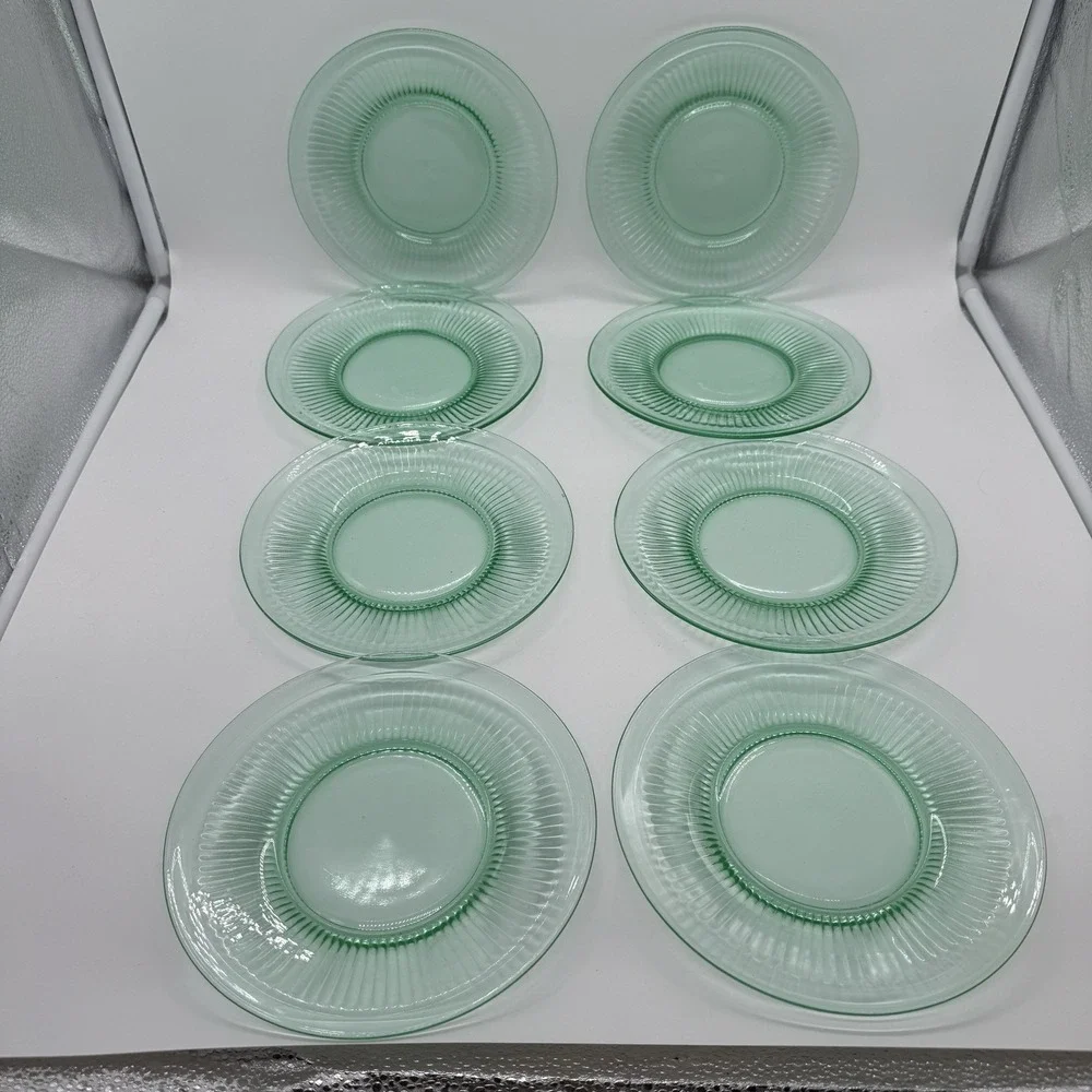 Green Uranium Vaseline Glass Plates 7.5